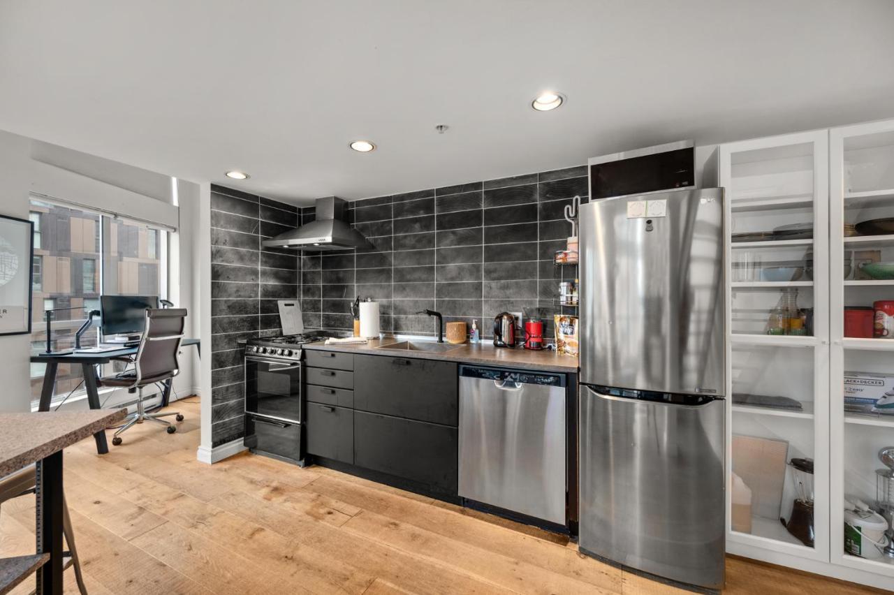 Appartement Rare Find Loft With Full Kitchen At Heart Of Downtown à Vancouver Extérieur photo
